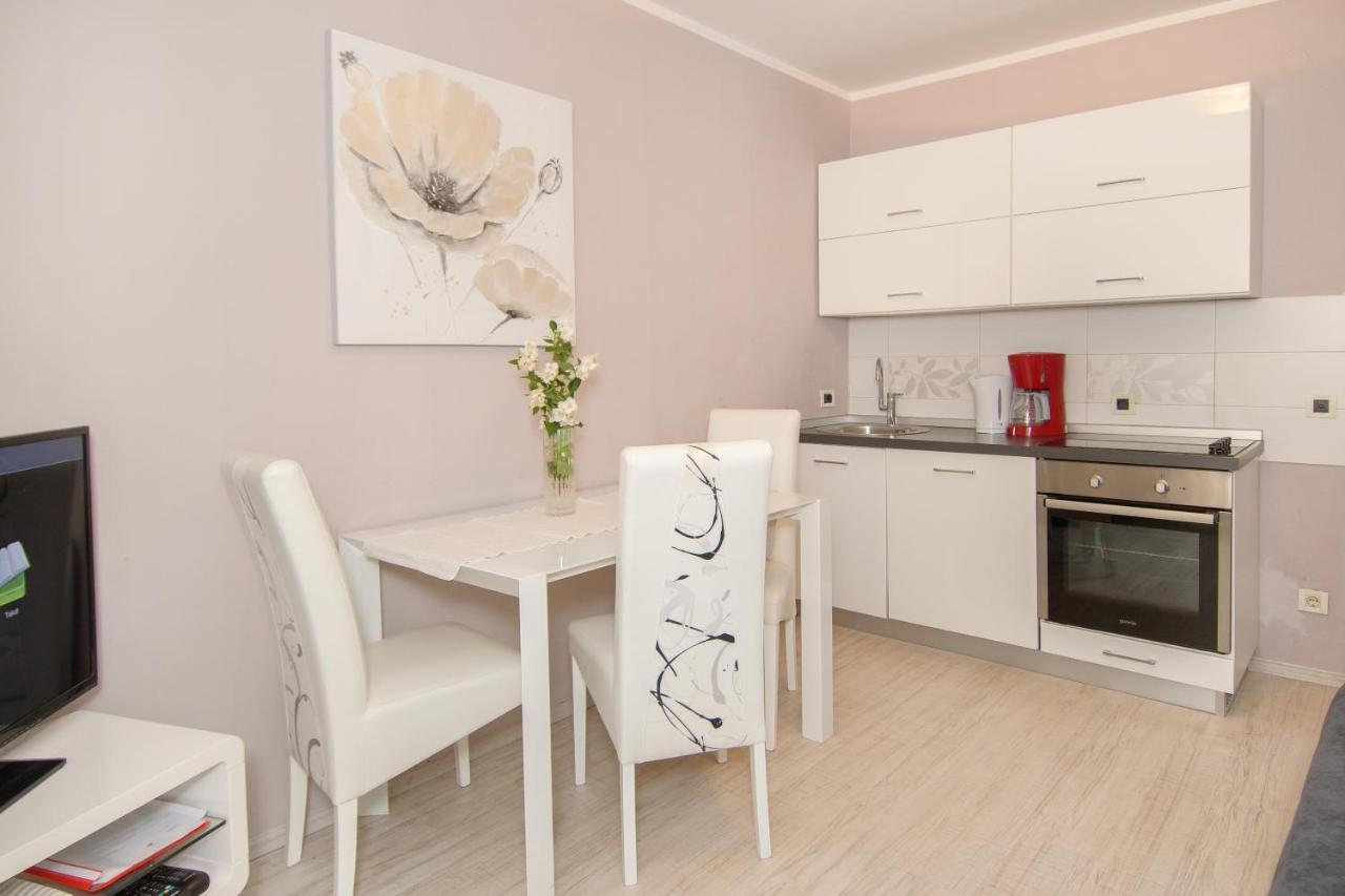 Apartments Dora Porec Exterior photo