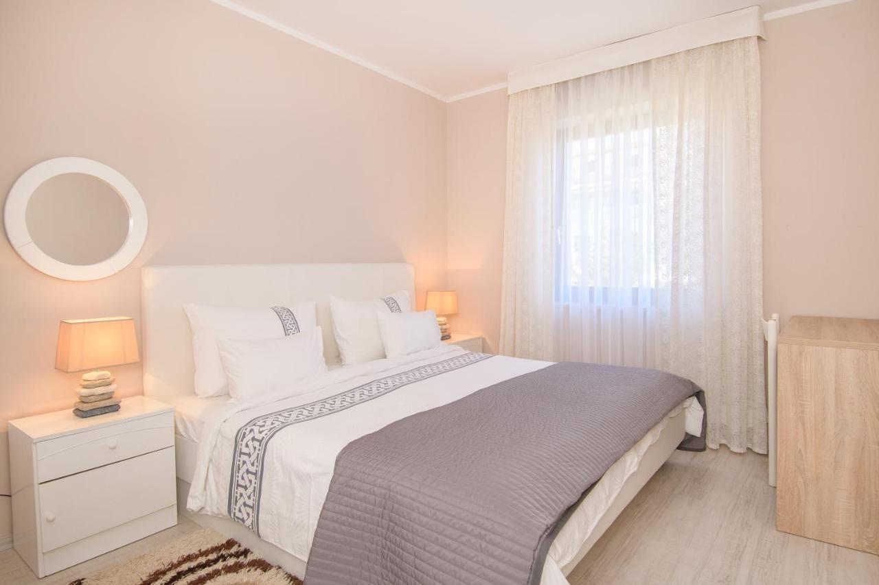 Apartments Dora Porec Exterior photo